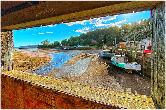 Low_Tide___Bay_of_Fundy_Harbour__Canada.jpg